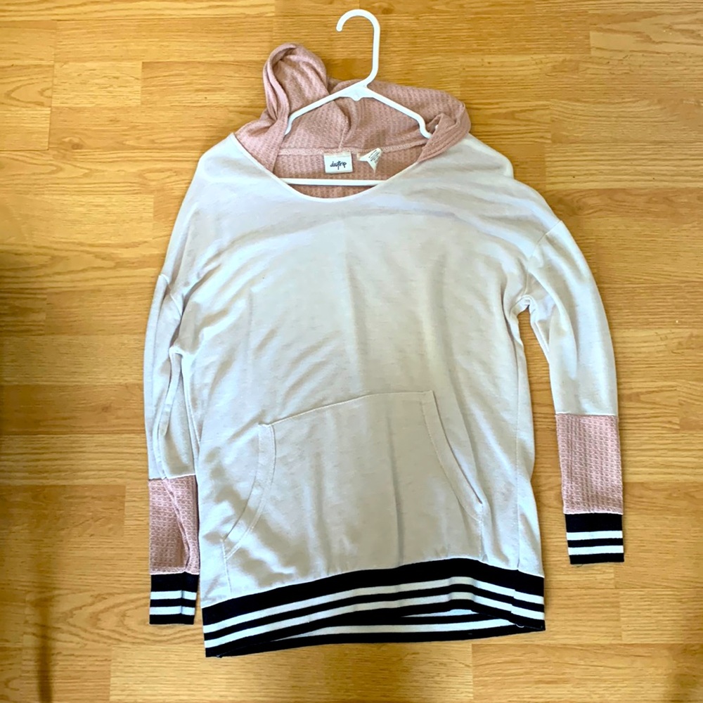 Super cute daytrip XS thin long sleeve